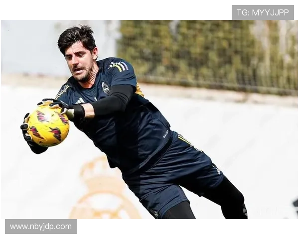 库尔图瓦与诺伊尔的巅峰之战中表现稳定，双方门将状态各有千秋