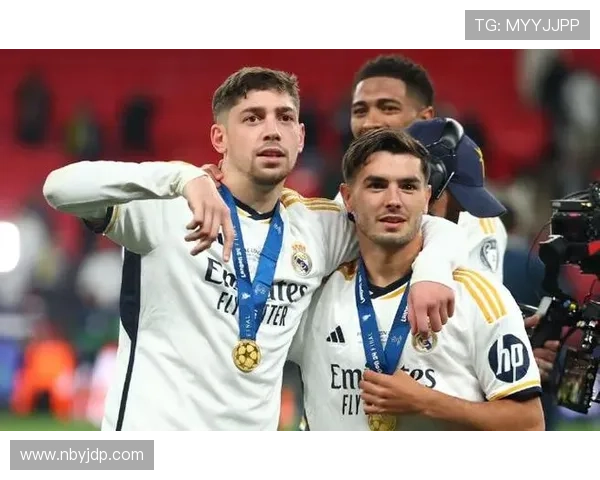 巴尔韦德欧冠冠军时刻:皇马中场核心助力球队登顶欧洲 巴尔韦德欧冠冠军时刻:皇马中场核心助力球队登顶欧洲