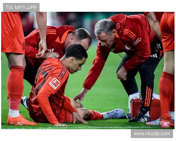 拜仁攻防转换问题频现:当前比赛节奏稳定性已受到考验 拜仁攻防转换问题频现:当前比赛节奏稳定性已受到考验