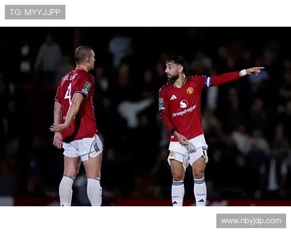 曼联防线失误频繁引发争议，后场稳定性面临考验